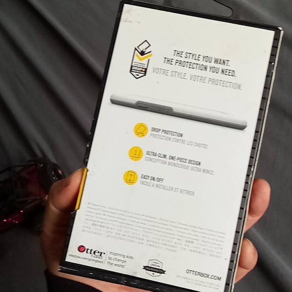 Otter boxi phone xr - Picture 3 of 3